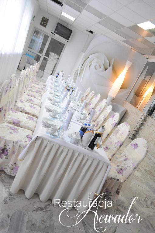 Acwador Hotel Pleszew Buitenkant foto