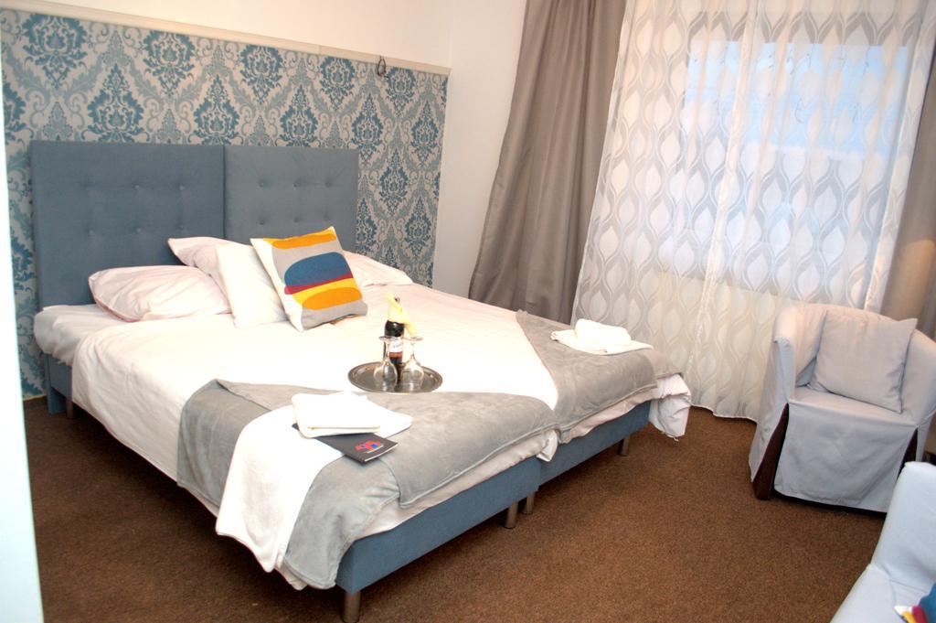 Acwador Hotel Pleszew Buitenkant foto