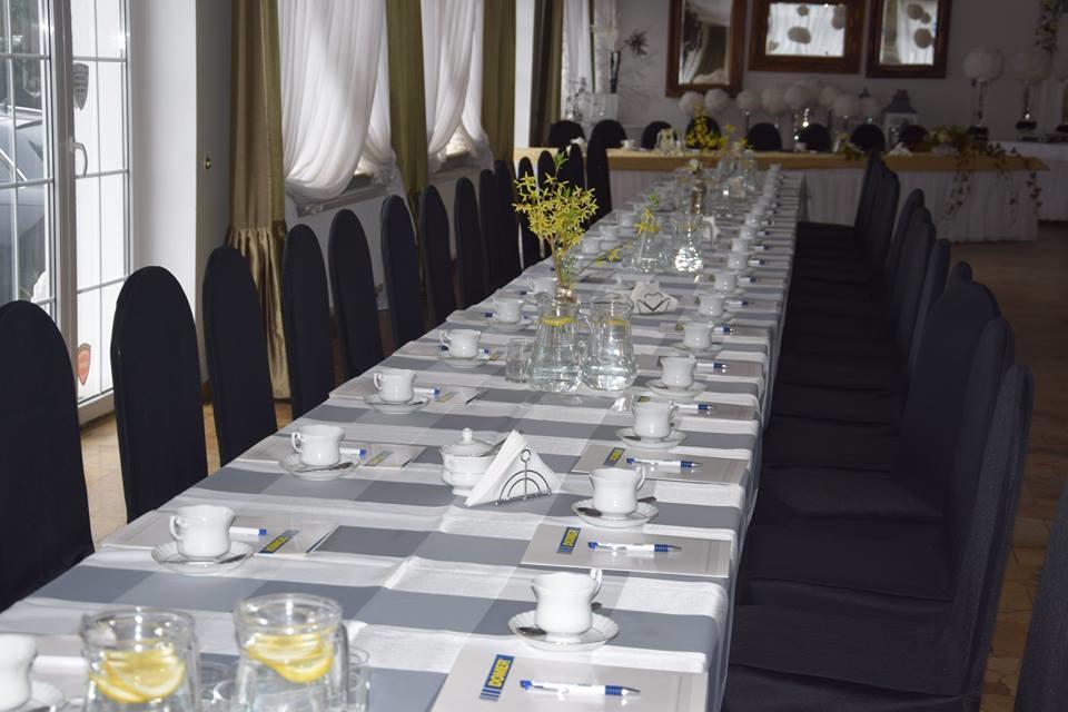 Acwador Hotel Pleszew Buitenkant foto